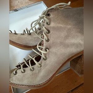 JC Peep toe lace up wedges!